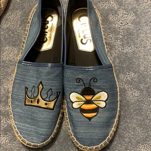 Queen Bee Circus By Sam Edelman SlipOns 8.5 denim - Picture 1 of 4